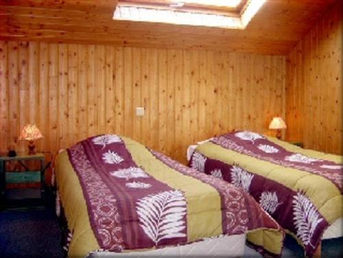 2 twin beds