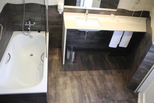 Superior Double or Twin Room image 9