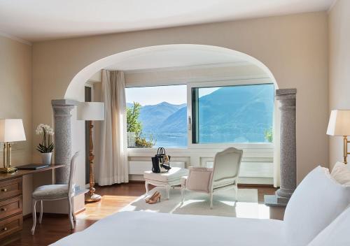 Signature Suite with Lake View