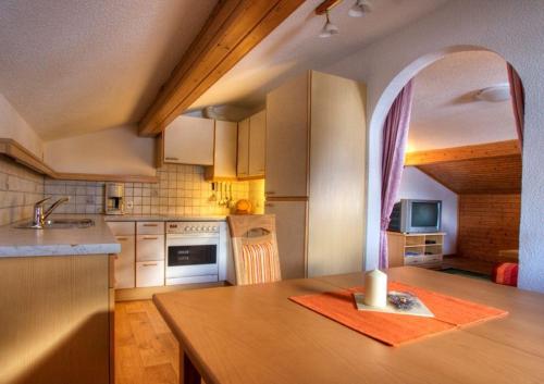 廚房, Ferienhaus Bergkristall in 佩特瑙岩阿爾堡