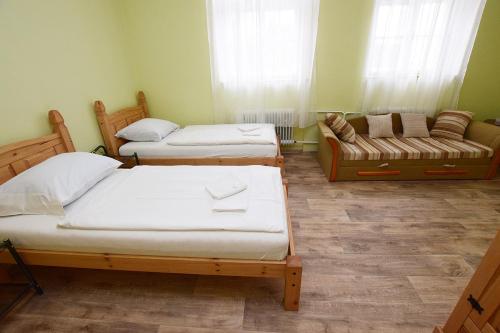 2 twin beds