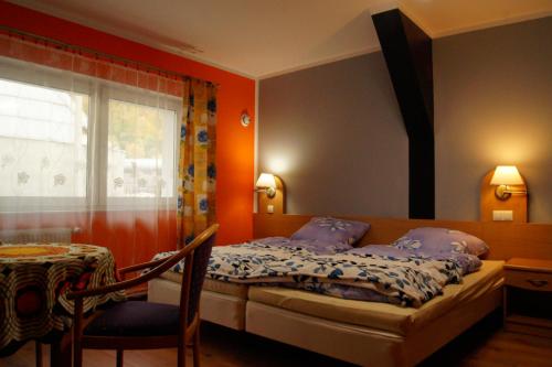 5 twin beds