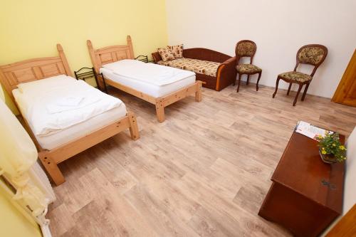 2 twin beds
