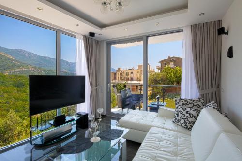 Montelux Apartments - image 11