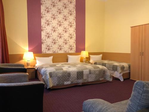 Quadruple Room image 8