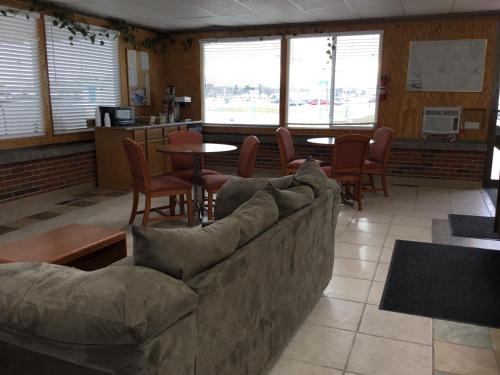 Budget Inn Motel - image 4