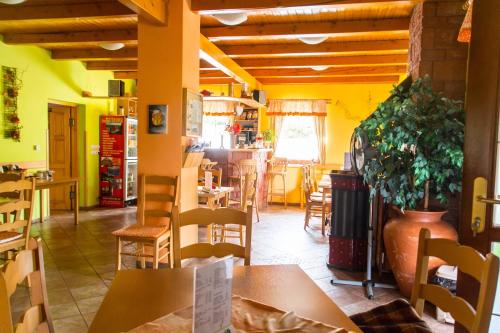 Restaurant, Penzion Otmarka in Techonin
