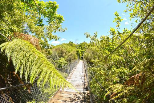 TePopo Gardens & Accommodation Mount Taranaki