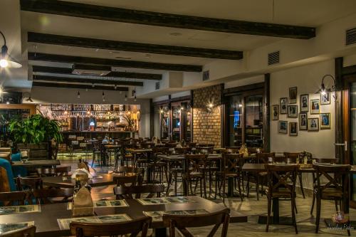 Old Tree Villa & Restaurant 5
