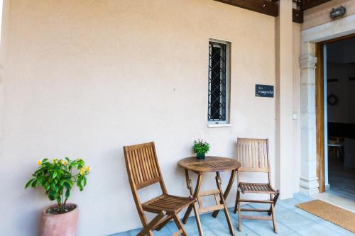 Two-Bedroom House image 3