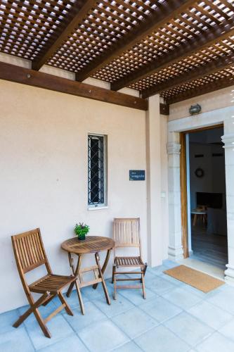 Two-Bedroom House image 2