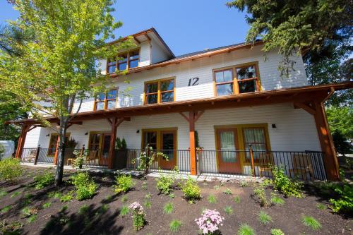 McMenamins Old St. Francis School - 숙소 외관