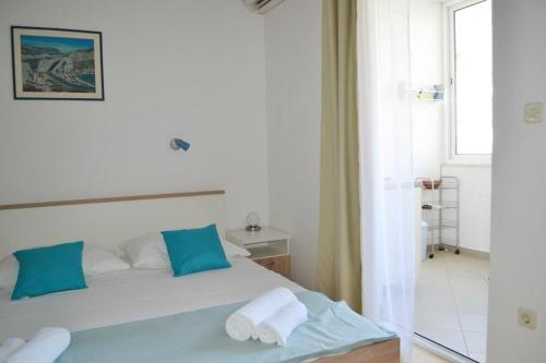  Studio Duce 4799c, Pension in Duće