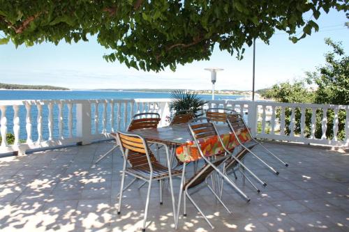 Apartments by the sea Barbat, Rab - 4975 in บาร์บัต