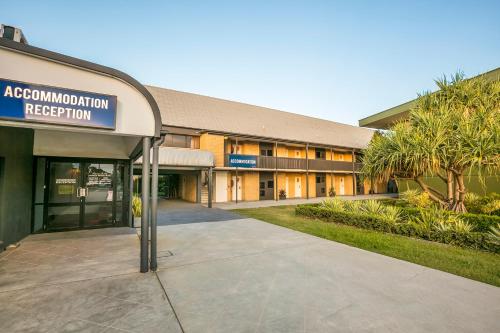 ทางเข้า, ไนท์แคป แอท คาวานา วอเตอร์ โฮเต็ล (Nightcap at Kawana Waters Hotel) in ชายฝั่งซันไชน์