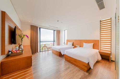 Deluxe Double or Twin Room with Ocean View image 10