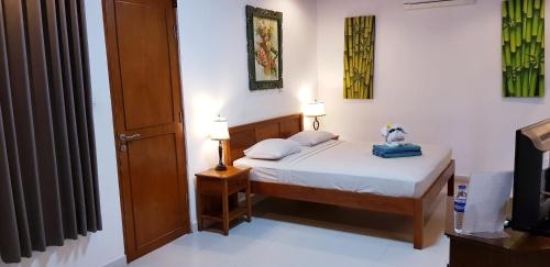 Standard Double Room image 7