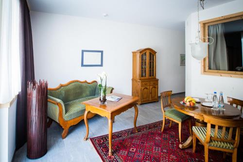 Classic Rooms by Carlton-Europe Vintage Adults Hotel - image 5