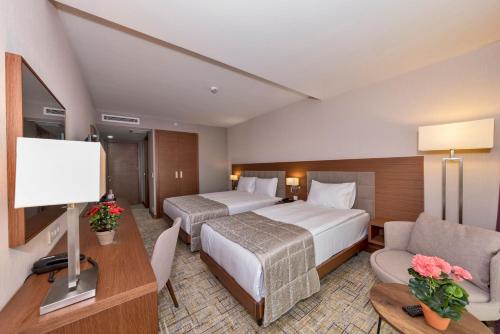Land Park Hotel - main image