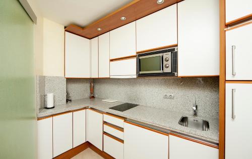 Apartamentos Guadalpin Boutique - 주방