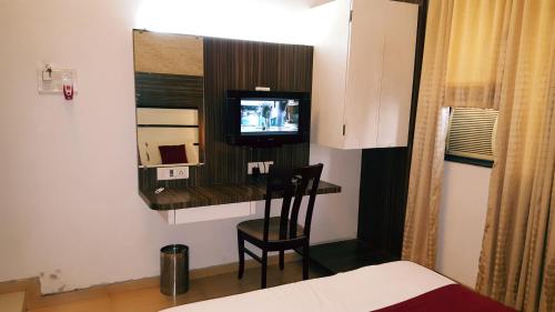 Hotel Khandesh Residency Set in a prime location of Mumbai, hotel khandesh residency puts everything the city has to offer just outside your doorstep. Featuring a satisfying list of amenities, guests will find their stay at t