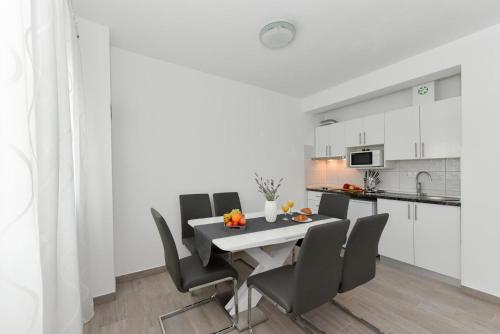 Crowonder Luxury Vir - image 7