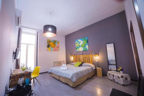 Le 4 Stagioni Dante's Suites H Napoli Centro, by ClaPa Group, Nápoles