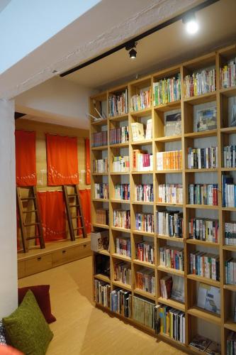 Cao Ji Book Inn Hostel