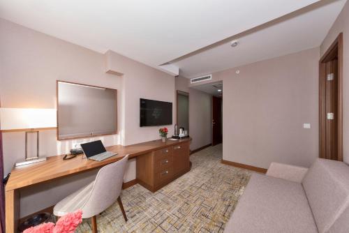 Land Park Hotel - image 12