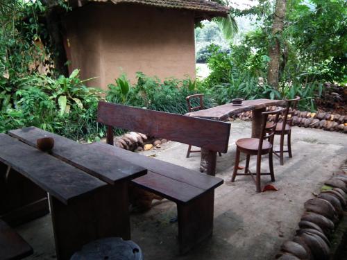 Dārzs, Deniyaya National Motel in Kotapola