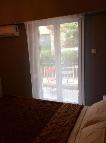 Renovated apartment, Athens (photo 2)