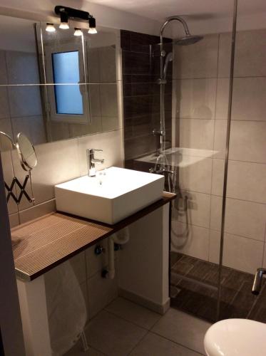 Renovated apartment, Athens (photo 8)