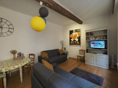 2 Bedroom Apartment Old Town Centre, Nice (photo 8)