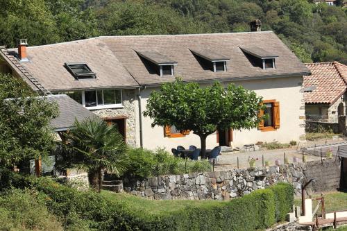 Maison du Coué Pyrénées Mourtis Gîte pour 2 à 12 pers - Sengouagnet