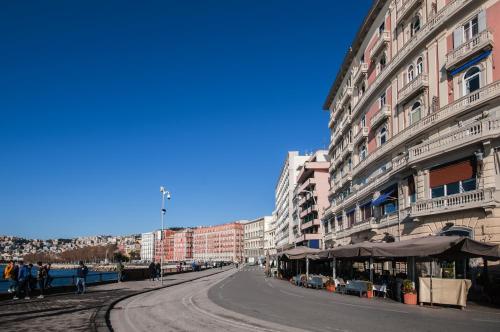 Chiatamone Seaside Suite, Naples (photo 4)
