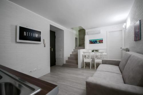 Chiatamone Seaside Suite, Naples (photo 9)