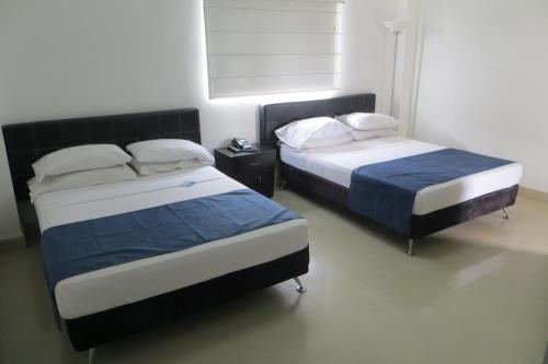 Twin Room image 2