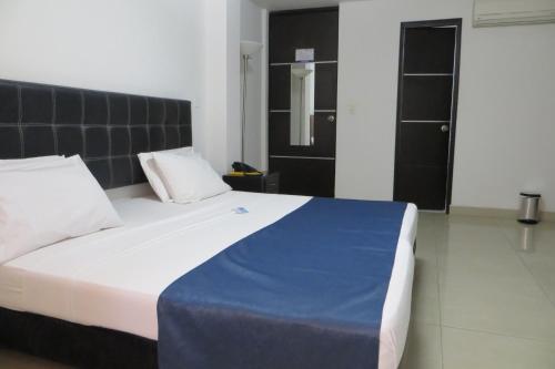 Double Room image 4