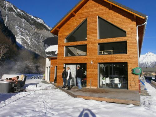 #Lemasdoisans au pied de l'Alpe d'Huez via Bourg d'Oisans L'Etoile des Glaciers - Chalet - Le Bourg-dʼOisans