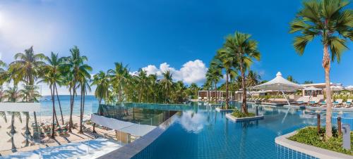 Swimming pool, Henann Crystal Sands Resort in Boracay Island