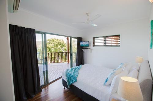 Casuarina Cove 13 on Hamilton Island by HamoRent