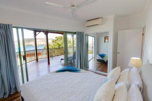 Casuarina Cove 13 on Hamilton Island by HamoRent