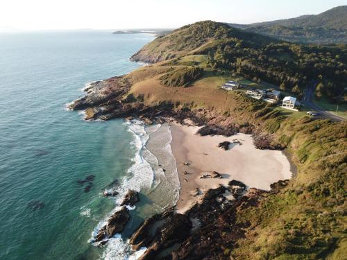 Viesnīcas āriene, OceanScape Luxury Beachfront Villas in Scotts Head
