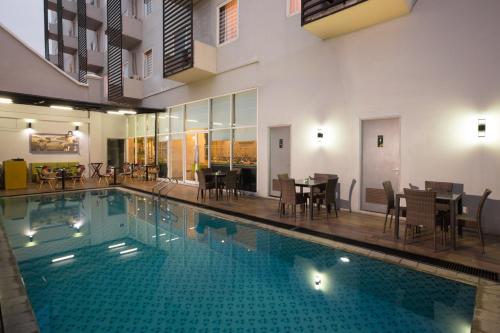 Restaurant, Khas Pekalongan (formerly Pesonna Hotel Pekalongan) in Pekalongan