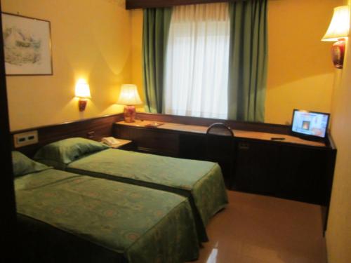 Hotel Leonardo Da Vinci Stop at Hotel Leonardo Da Vinci to discover the wonders of Sassari. The hotel offers a high standard of service and amenities to suit the individual needs of all travelers. Free Wi-Fi in all rooms, 24