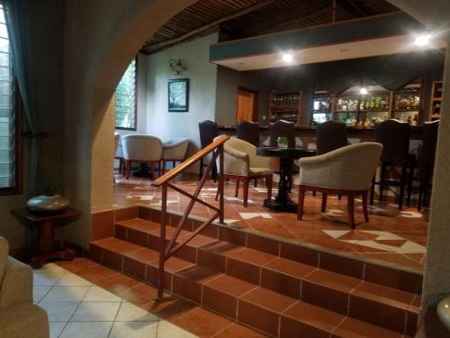 Ufulu Gardens Hotel - image 2