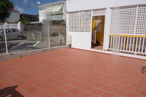 Entrance, Maison Duplex "Josue" vue sur Marina in Grand-Bourg