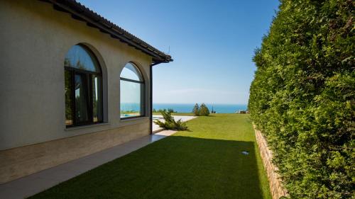 Private Villa First line with sea view in BlackSeaRama Golf