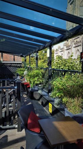 บริการและสิ่งอำนวยความสะดวก, Gothic House in อีท แกรนสเตรด