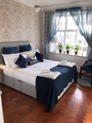Finchley Apartment